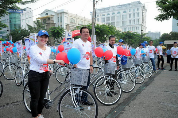 Hùng cửu long,doanh nhân hùng cửu long,mr áo dài hùng cửu long,hùng cửu long nổi bật,hùng cửu long làm từ thiện