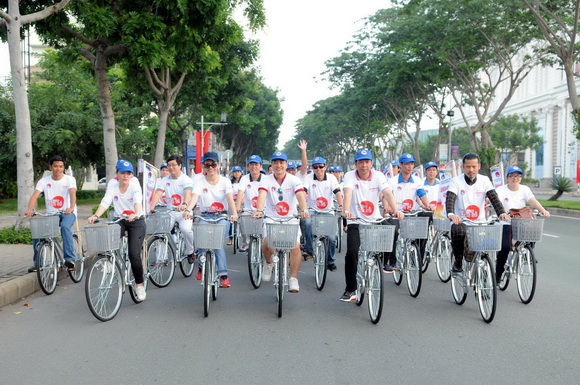 Hùng cửu long,doanh nhân hùng cửu long,mr áo dài hùng cửu long,hùng cửu long nổi bật,hùng cửu long làm từ thiện