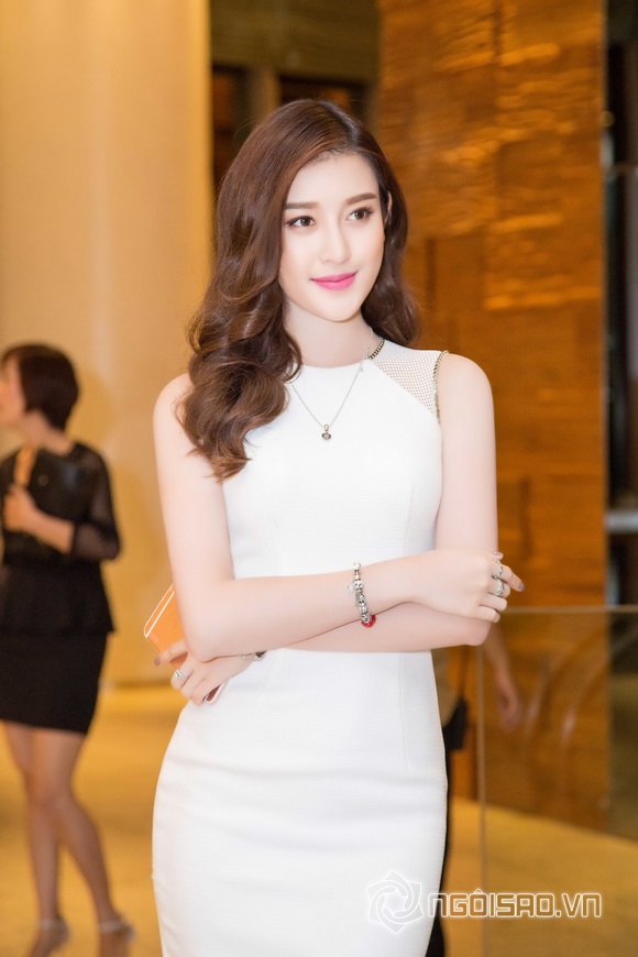 Huyền my,á hậu huyền my,á hậu việt nam 2014,hoa hậu việt nam 2014,huyền my rạng rỡ,huyền my và mẹ,hai mẹ con á hậu huyền my,sao việt