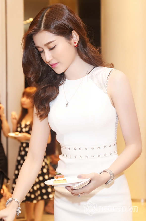 Huyền my,á hậu huyền my,á hậu việt nam 2014,hoa hậu việt nam 2014,huyền my rạng rỡ,huyền my và mẹ,hai mẹ con á hậu huyền my,sao việt