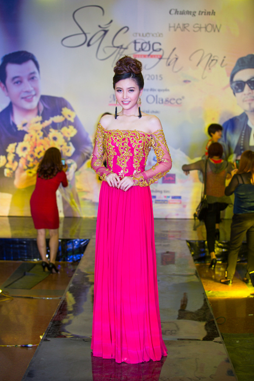 Á hậu Kim Duyên, áo dài Ngô Nhật Huy, Sao Việt