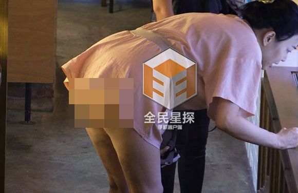 sao nữ gốc Việt,Chung Lệ Đề,sao nữ gốc Việt hớ hênh vòng ba,sao nữ gốc Việt mặc playsuit quá ngắn,sao nữ gốc Việt đi mua đồ,sao Hoa ngữ