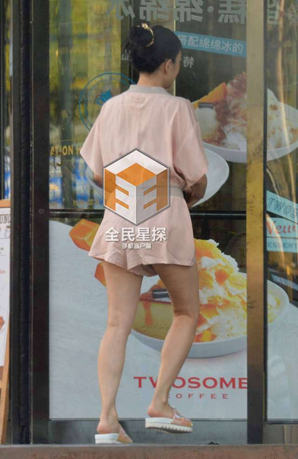 sao nữ gốc Việt,Chung Lệ Đề,sao nữ gốc Việt hớ hênh vòng ba,sao nữ gốc Việt mặc playsuit quá ngắn,sao nữ gốc Việt đi mua đồ,sao Hoa ngữ