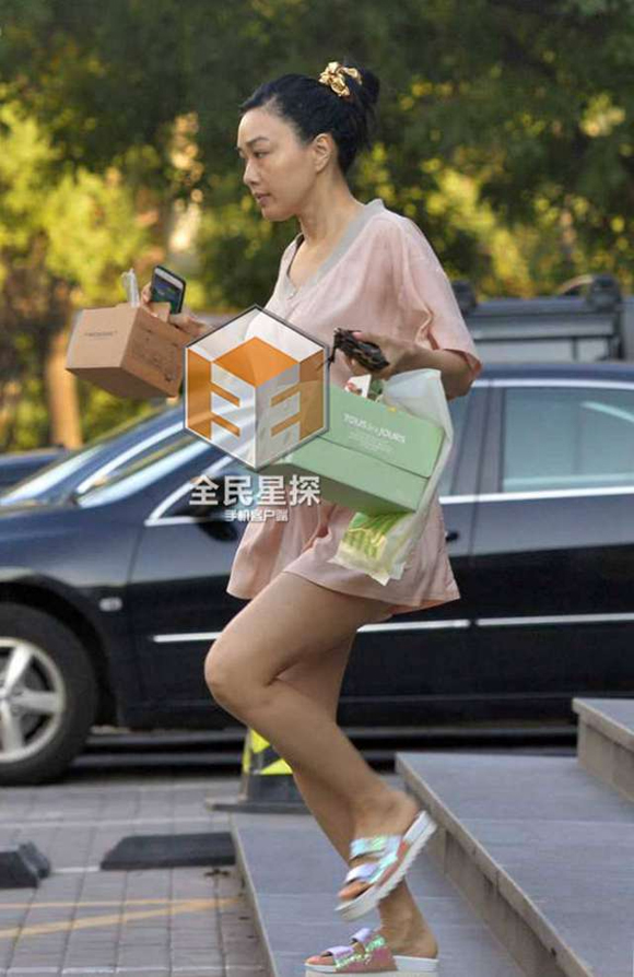 sao nữ gốc Việt,Chung Lệ Đề,sao nữ gốc Việt hớ hênh vòng ba,sao nữ gốc Việt mặc playsuit quá ngắn,sao nữ gốc Việt đi mua đồ,sao Hoa ngữ