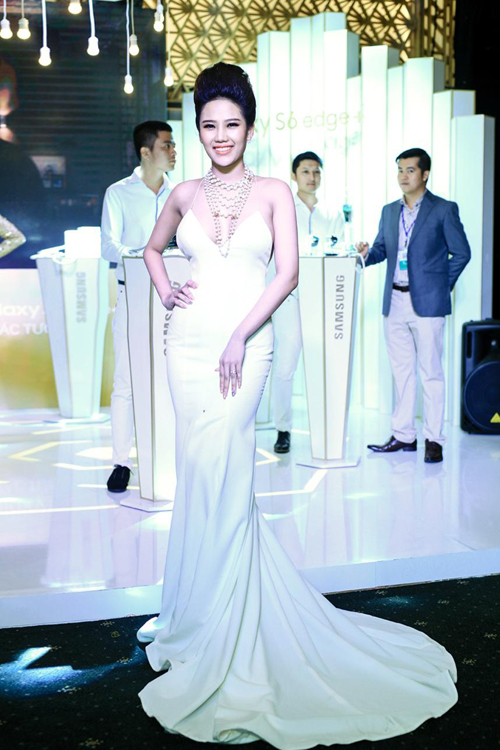 Phương Suri, doanh nhân Phương Suri, Vietnam International Fashion Week, Tuần lễ thời trang quốc tế tại Việt Nam