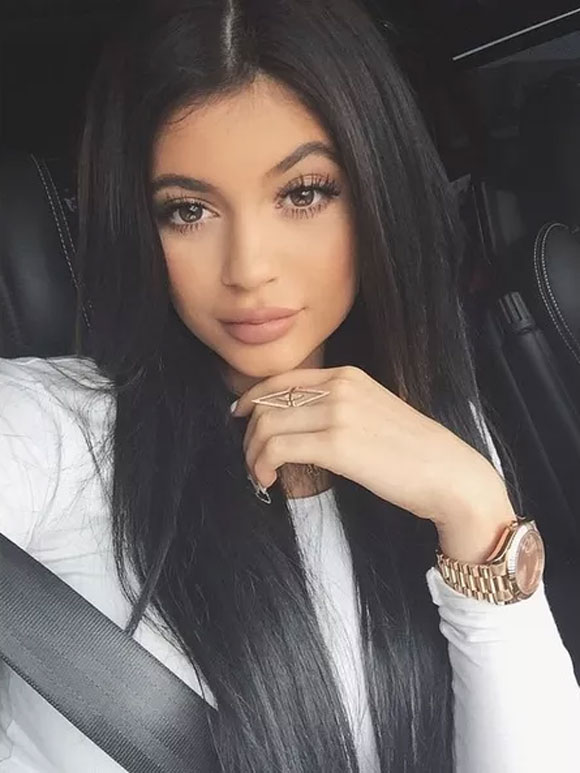 Kylie Jenner,tủ đồ của Kylie Jenner,em gái Kim Kylie Jenner,siêu vòng ba Kim,Kylie Jenner khoe tủ giầy