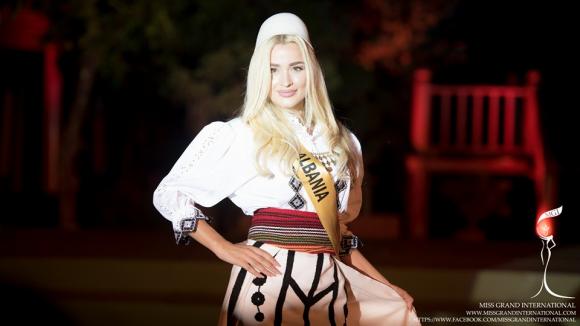 Miss Grand International 2015, đại diện Việt Nam ở Miss Grand International 2015, Lệ Quyên, Lệ Quyên thi Hoa hậu, Hoa hậu, đại diện Việt Nam thi quốc tế, Hoa hậu