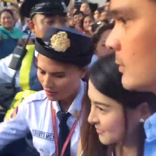 Marian Rivera,Dingdong Dantes,bà bầu Marian Rivera,Marian Rivera nghẹt thở trong vòng vây fans,Maria Rivera khiến chồng lo lắng,sao Philippines