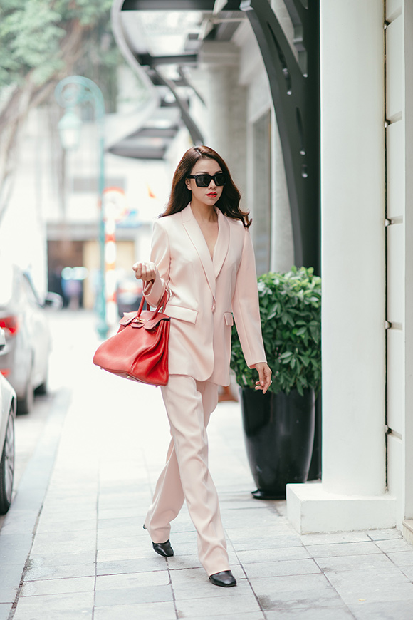 sao Việt, Trà Ngọc Hằng, Á hậu Trà Ngọc Hằng, Trà Ngọc Hằng sành điệu xuống phố Thu, street style Trà Ngọc Hằng