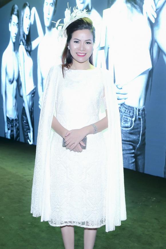 Bùi Thị Hà, Hoa hậu Bùi Thị Hà, Lý Nhã Kỳ, Sao Việt