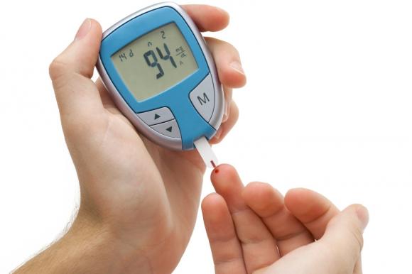 Người bị tiểu đường, trà xanh, giàu chất chống oxy hóa, điều hòa lượng đường trong máu, tăng tác dụng của insulin, đẩy mạnh quá trình tiết insulin
