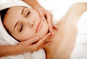 Béo cằm, đánh tan lượng mỡ thừa,  làm săn chắc da, thoát khỏi tình trạng cằm 2 ngấn, các cơ trên mặt và má phải vận động, giữ cho cơ mặt và cơ má thon gọn