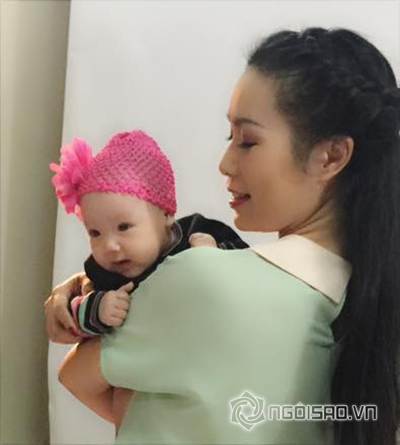 Trịnh Kim Chi,Trịnh Kim Chi khoe con gái 4 tháng tuổi,con gái 4 tháng tuổi đáng yêu của Trịnh Kim Chi,Trịnh Kim Chi khoe con gái thứ hai,sao Việt