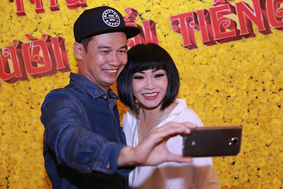 sao Việt, Trấn Thành, MC Trấn Thành, MC Trấn Thành chia tay Mai Hồ, Trấn Thành ôm hôn Mai Hồ tới tấp 