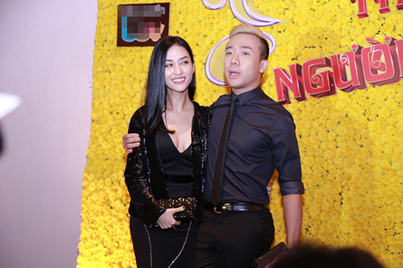 sao Việt, Trấn Thành, MC Trấn Thành, MC Trấn Thành chia tay Mai Hồ, Trấn Thành ôm hôn Mai Hồ tới tấp 