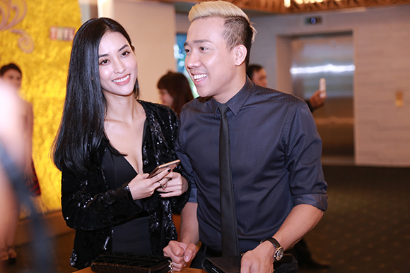 sao Việt, Trấn Thành, MC Trấn Thành, MC Trấn Thành chia tay Mai Hồ, Trấn Thành ôm hôn Mai Hồ tới tấp 