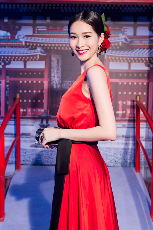 sao Việt, Đặng Thu Thảo, Hoa hậu Việt Nam 2012, Đặng Thu Thảo quyến rũ, Đặng Thu Thảo sang trọng đến nghẹt thở