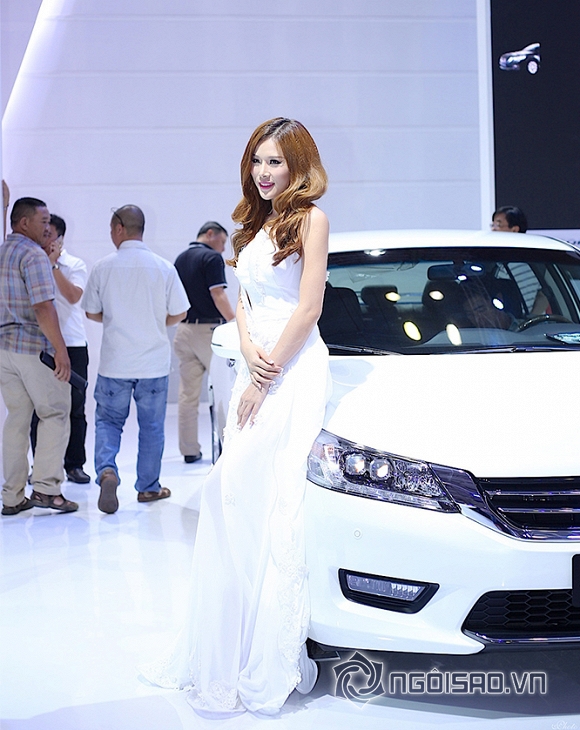 Hoa hậu Bikini Kim Yến đẹp sang chảnh tại triển lãm Việt Nam Motor 2015 0 Hoa hậu Bikini Kim Yến, người mẫu Kim Yến, Trần Kim Yến, Kim Yến khoe vẻ đẹp sang chảnh, tran kim yen