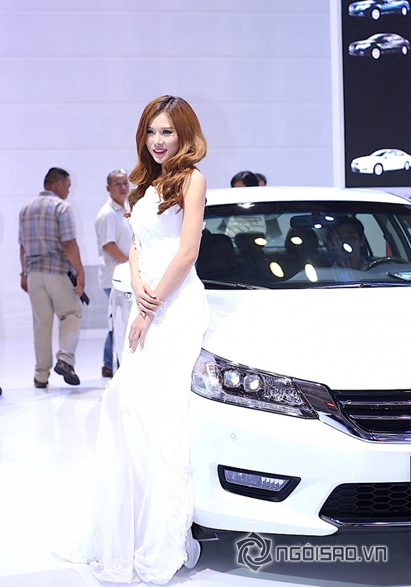 Hoa hậu Bikini Kim Yến đẹp sang chảnh tại triển lãm Việt Nam Motor 2015 2 Hoa hậu Bikini Kim Yến, người mẫu Kim Yến, Trần Kim Yến, Kim Yến khoe vẻ đẹp sang chảnh, tran kim yen