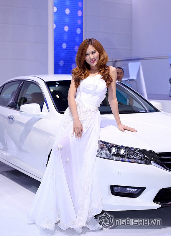 Hoa hậu Bikini Kim Yến đẹp sang chảnh tại triển lãm Việt Nam Motor 2015 1 Hoa hậu Bikini Kim Yến, người mẫu Kim Yến, Trần Kim Yến, Kim Yến khoe vẻ đẹp sang chảnh, tran kim yen