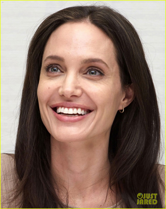Angelina Jolie,Angelina Jolie confidently lets loose,Angelina Jolie had her breasts removed,Angelina Jolie had soft tissue breast reconstruction,Angelina Jolie appeared at the event,Hollywood stars