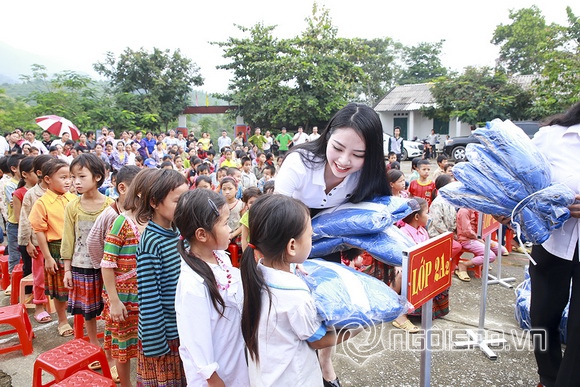 Hoa hậu ngọc anh,hoa hậu dân tộc ngọc anh,hoa hậu việt nam 2013,ngọc anh rạng rỡ,hoa hậu ngọc anh đi từ thiện,ngọc anh lên hà giang từ thiện,sao việt