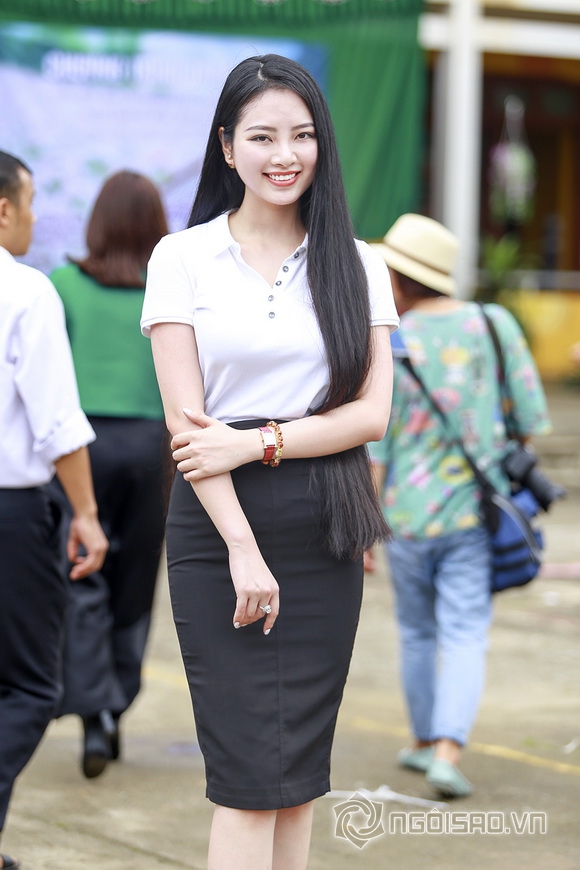 Hoa hậu ngọc anh,hoa hậu dân tộc ngọc anh,hoa hậu việt nam 2013,ngọc anh rạng rỡ,hoa hậu ngọc anh đi từ thiện,ngọc anh lên hà giang từ thiện,sao việt