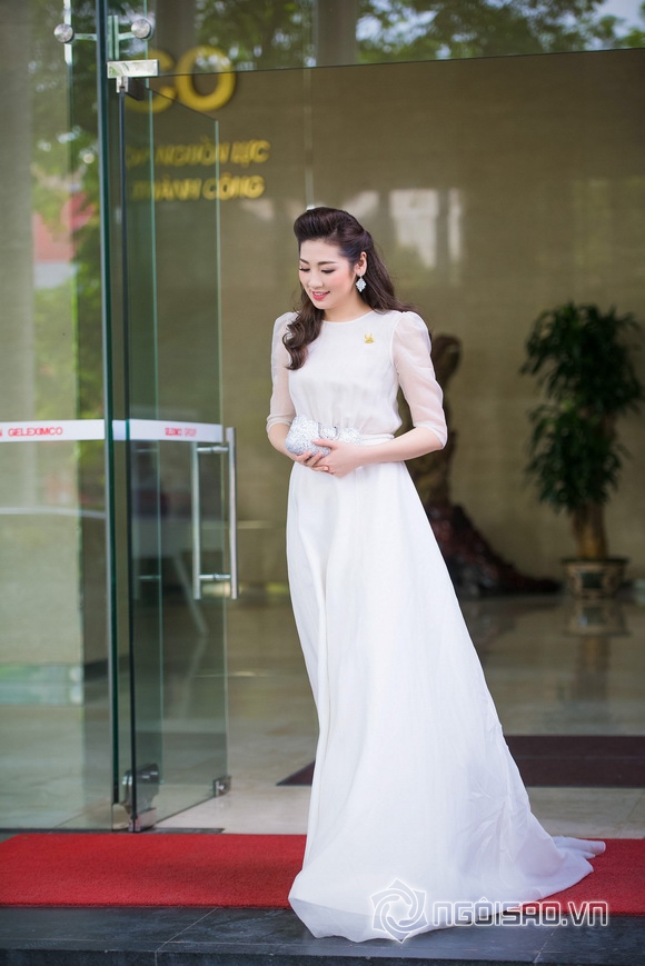 Tú anh,á hậu tú anh,á hậu dương tú anh,á hậu việt nam 2012,tú anh rực rỡ,tú anh diện đầm dạ hội,tú anh xinh đẹp,tú anh lộng lẫy,sao việt