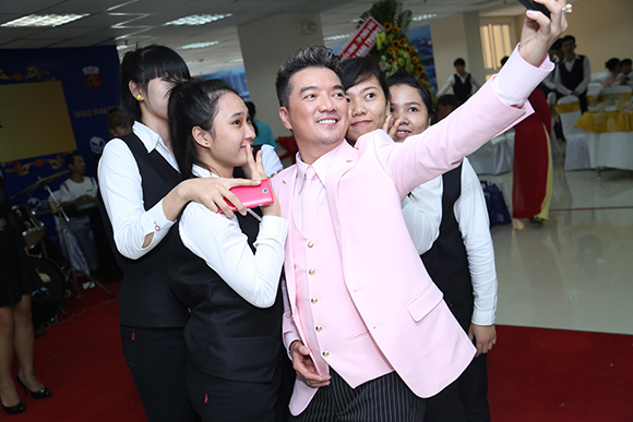 sao Việt, Đàm Vĩnh Hưng, Ông hoàng nhạc Việt, Đàm Vĩnh Hưng bỏ quên nhan sắc, Đàm Vĩnh Hưng thêm tuổi vì râu ria