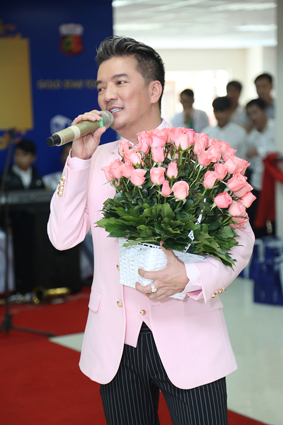 sao Việt, Đàm Vĩnh Hưng, Ông hoàng nhạc Việt, Đàm Vĩnh Hưng bỏ quên nhan sắc, Đàm Vĩnh Hưng thêm tuổi vì râu ria