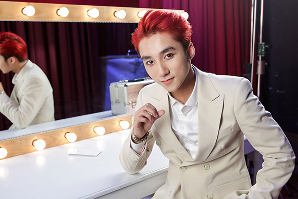 sao Việt, Sơn Tùng M-TP, Sơn Tùng M-TP gây choáng với quả đầu hồng rực, liveshow Sơn Tùng M-TP, Chuyến by đầu tiên