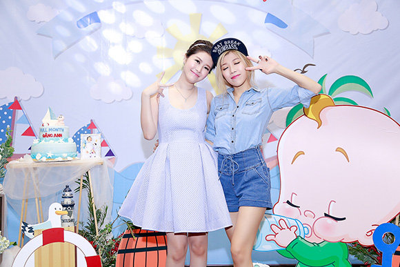 sao Việt, Đăng Khôi, ca sĩ Đăng Khôi, vợ Đăng Khôi lộ diện thon gọn sau một tháng sinh con, thôi nôi con trai Đăng Khôi