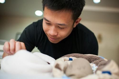 Chàng cảnh sát đồng tính, Alan Sangpan, mượn người mang thai, mang thai hộ