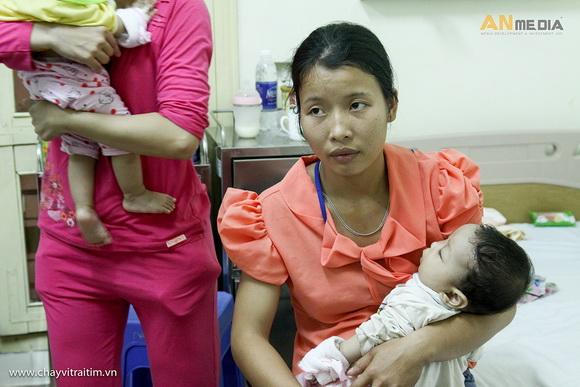 cong-ty-tam-hieu-1811-4-ngoisao 11 Công ty Tâm Hiếu, Bệnh nhi tại Bệnh viện Tim Hà Nội, Trao quà cho các bệnh nhi tại Bệnh viện Tim Hà Nội, Chạy vì trái tim 2015