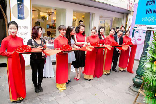 ra-mat-my-pham-1811-1-ngoisao 9 Mỹ phẩm cao cấp làm khỏe da số 1 Nhật Bản, Mỹ phẩm Vivant Joie, Phạm Hoài Thanh, Showroom Vivant Joie tại Hà Nội