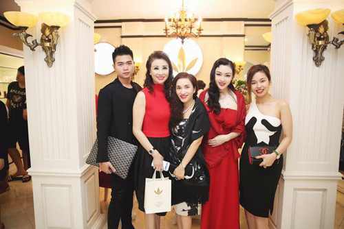 ra-mat-my-pham-1811-7-ngoisao 3 Mỹ phẩm cao cấp làm khỏe da số 1 Nhật Bản, Mỹ phẩm Vivant Joie, Phạm Hoài Thanh, Showroom Vivant Joie tại Hà Nội