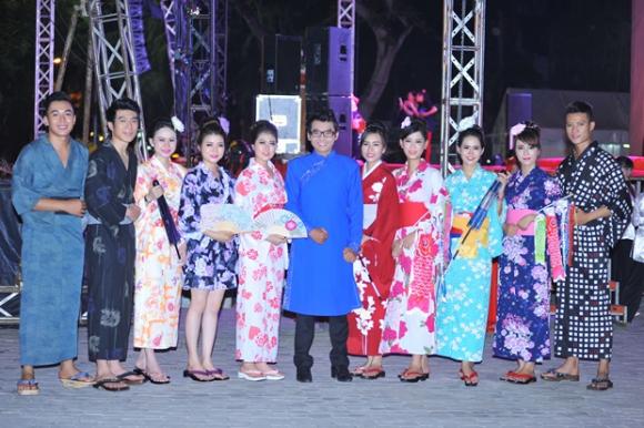 Á vương Ký Quốc Đạt, Á vương người Việt Thế giới, Sao Việt