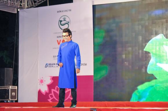 Á vương Ký Quốc Đạt, Á vương người Việt Thế giới, Sao Việt