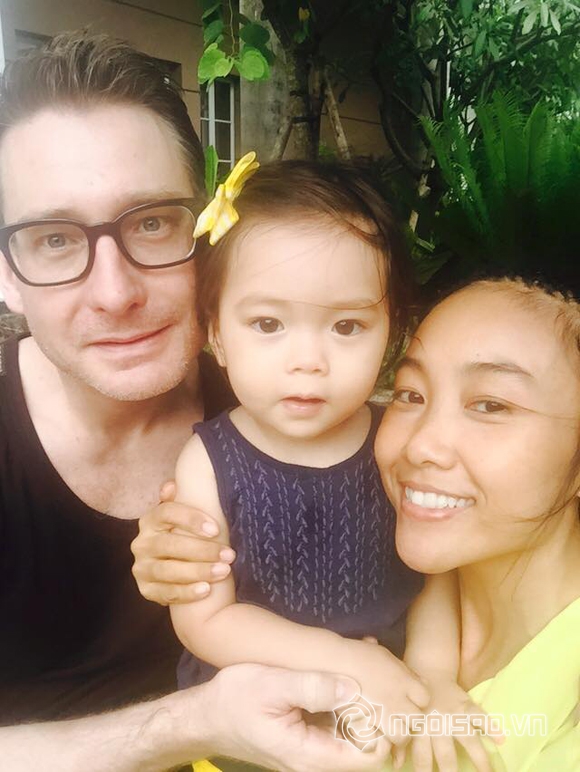 Con gái Đoan Trang, Con gái Đoan Trang đáng yêu, ảnh mới Con gái Đoan Trang, Con gái Đoan Trang đi ăn cùng bố mẹ, bé Sol, sao Việt