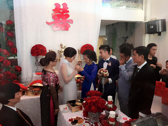 sao Việt, Vân Trang, bạn trai Vân Trang, lễ đính hôn Vân Trang, Vân Trang diện áo dài trong lễ đính hôn