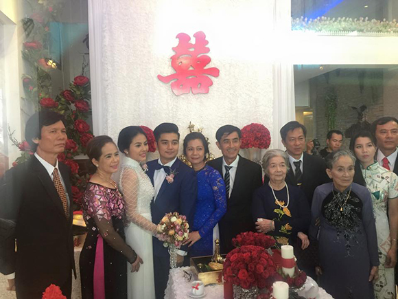 sao Việt, Vân Trang, bạn trai Vân Trang, lễ đính hôn Vân Trang, Vân Trang diện áo dài trong lễ đính hôn