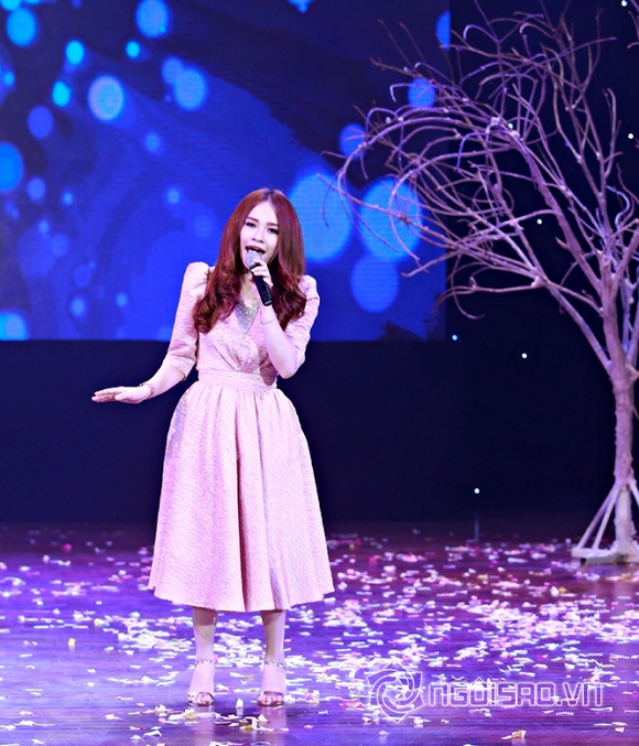 Ca sĩ Lina Nguyễn làm đắm say khán giả trong đêm nhạc Việt - Hàn chủ đề  2 ca sĩ Lina Nguyễn, Lina Nguyễn, đêm giao lưu Hàn Việt, đêm nhạc Việt Hàn, ca sĩ trẻ Lina Nguyễn