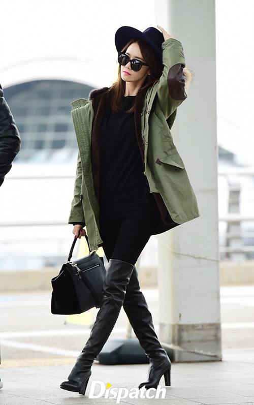 Yoona,Yoona SNSD,SNSD,Yoona nổi bật tại sân bay,Yoona mặc áo khoác to sụ,Yoona làm bừng sáng sân bay,gu thời trang thanh lịch của Yoona,gu thời trang hợp tuổi của Yoona,Yoona cực xinh đẹp khiến fans x