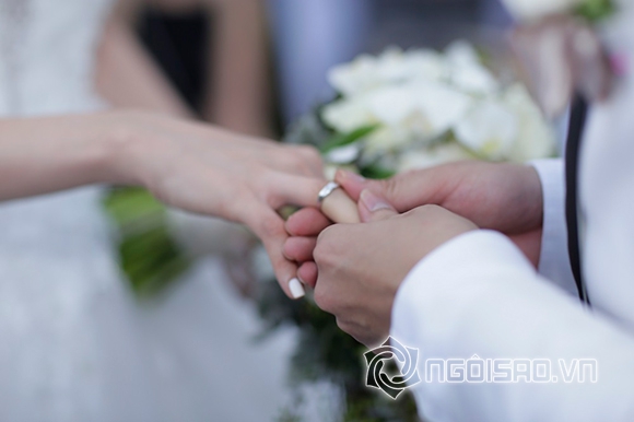 sao Việt, Diễm Hương, Hoa hậu Diễm Hương, đám cưới Diễm Hương, con trai Diễm Hương, Diễm Hương bật khóc trong lễ cưới
