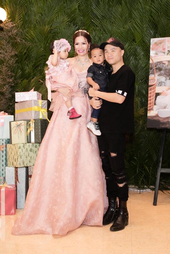 Bùi Thị Hà, Tập đoàn Long Hoàng, Hoa hậu Phu nhân Bùi Thị Hà, Sao Việt