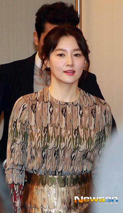 Lee Young Ae,Lee Young Ae đẹp quý phái,Lee Young Ae 44 tuổi,Lee Young Ae khoe vẻ đẹp sang trọng,biểu tượng nhan sắc Lee Young Ae,sao Hàn