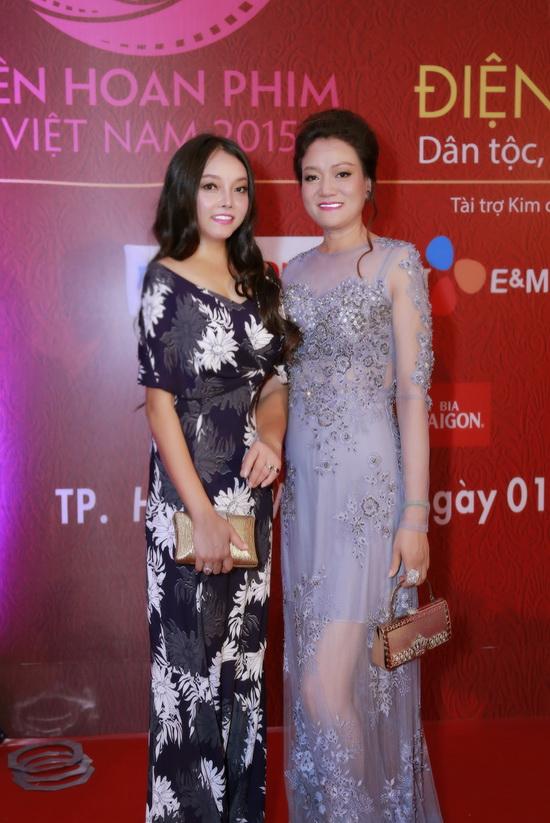 Khả Tú, Ca sĩ Khả Tú, Sao việt, Lý Nhã Kỳ