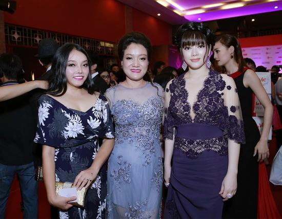 Khả Tú, Ca sĩ Khả Tú, Sao việt, Lý Nhã Kỳ