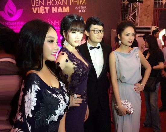 Khả Tú, Ca sĩ Khả Tú, Sao việt, Lý Nhã Kỳ