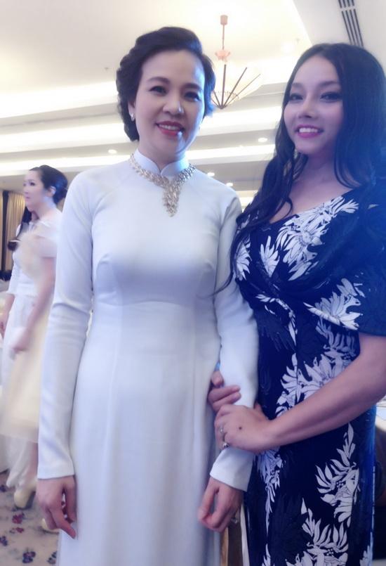 Khả Tú, Ca sĩ Khả Tú, Sao việt, Lý Nhã Kỳ